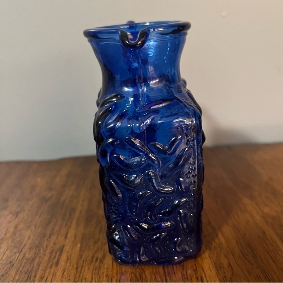 Pilgrim Blue Glass Textured
Crinkle Creamer Reed Handle
Hand Blown 1950 Vintage - Picture 3 of 8